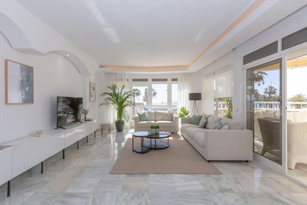 Eden Costa Lago Primera Linea De Mar Torremolinos Ngoại thất bức ảnh