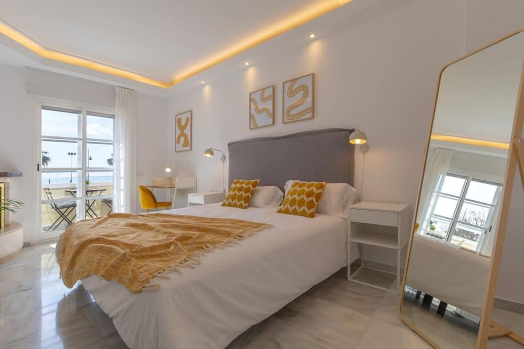 Eden Costa Lago Primera Linea De Mar Torremolinos Ngoại thất bức ảnh