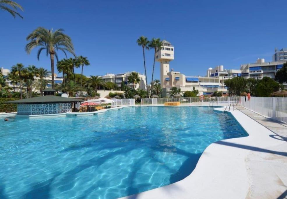 Eden Costa Lago Primera Linea De Mar Torremolinos Ngoại thất bức ảnh